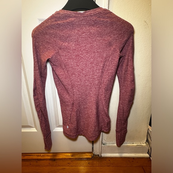 Lululemon long sleeve top with thumb holes and back zipper pocket - Picture 3 of 4
